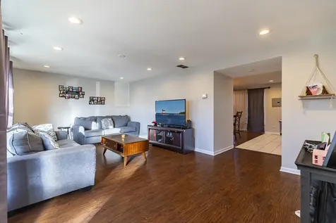 13415 South Mackinaw Avenue Chicago IL 60633