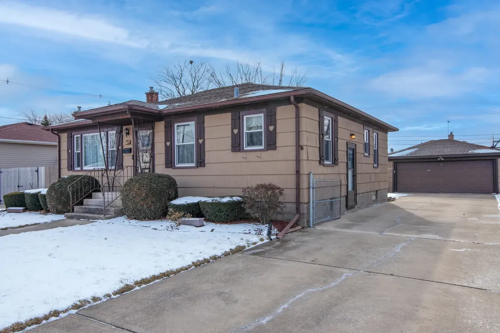 827 East 160th Place South Holland IL 60473