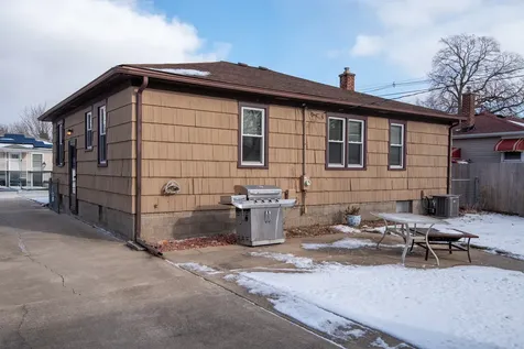 827 East 160th Place South Holland IL 60473