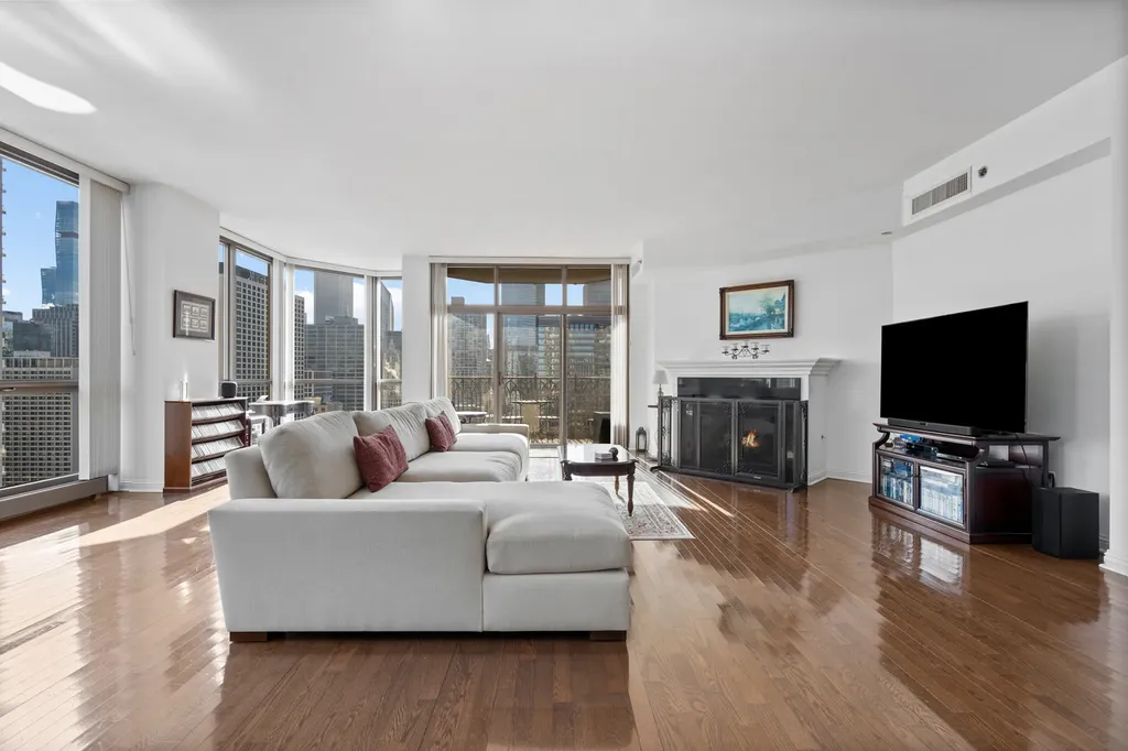 21 East Huron Street Chicago IL 60611