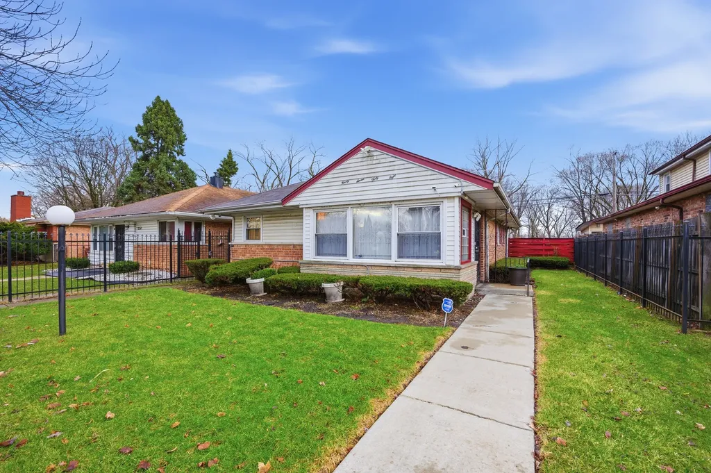 9748 South Van Vlissingen Road Chicago IL 60617