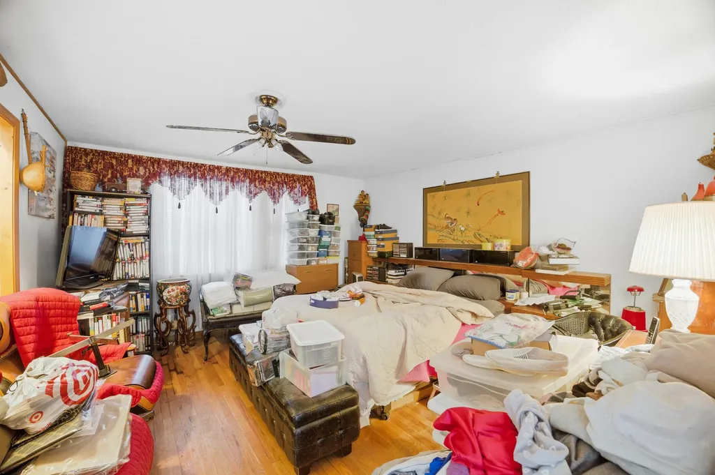 9748 South Van Vlissingen Road Chicago IL 60617