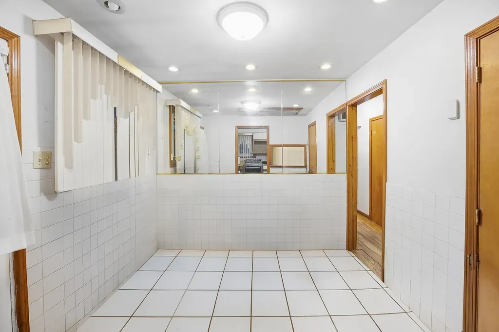 9748 South Van Vlissingen Road Chicago IL 60617
