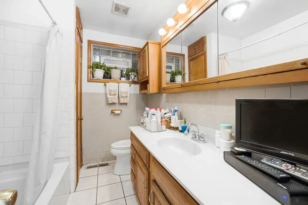 9748 South Van Vlissingen Road Chicago IL 60617