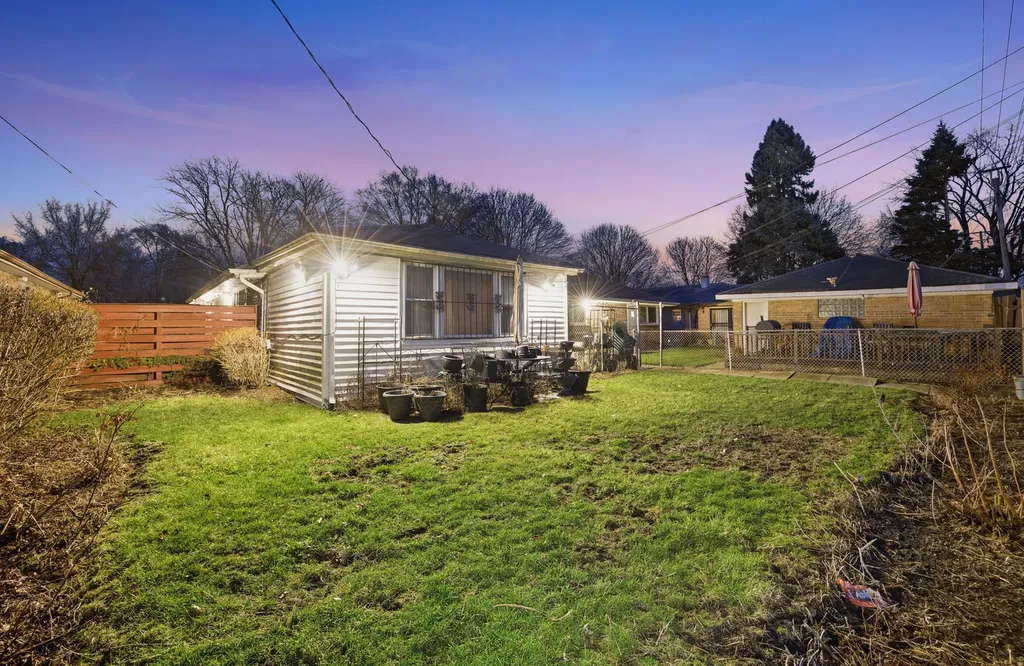 9748 South Van Vlissingen Road Chicago IL 60617