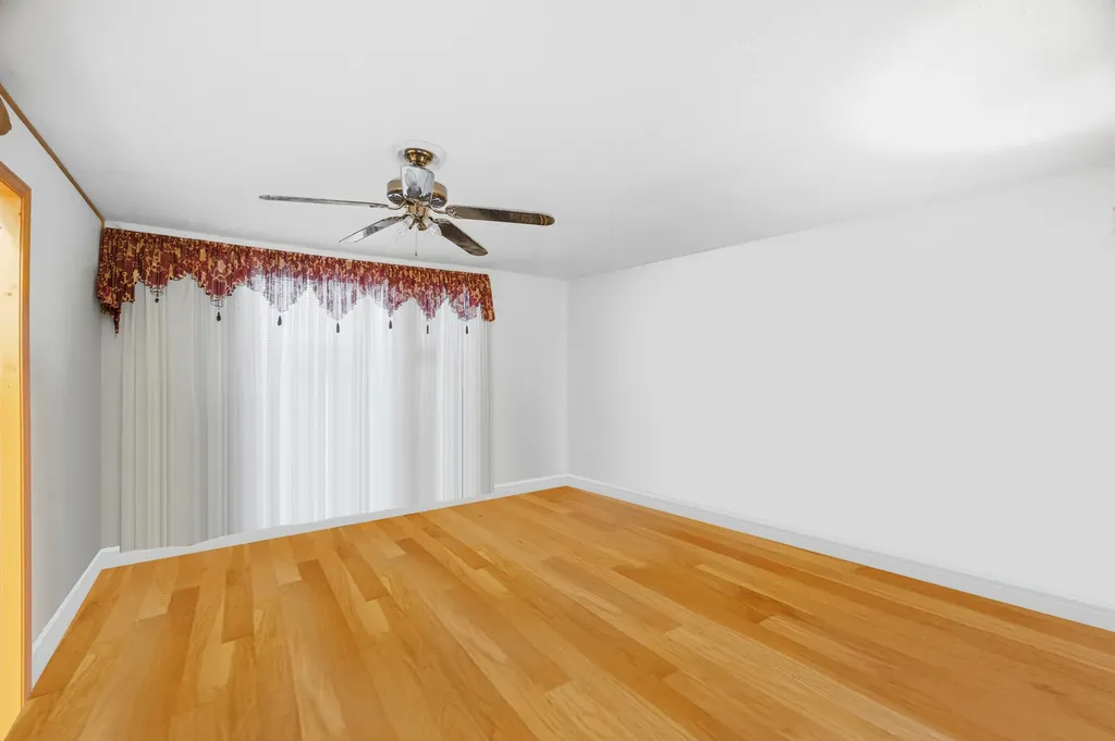 9748 South Van Vlissingen Road Chicago IL 60617