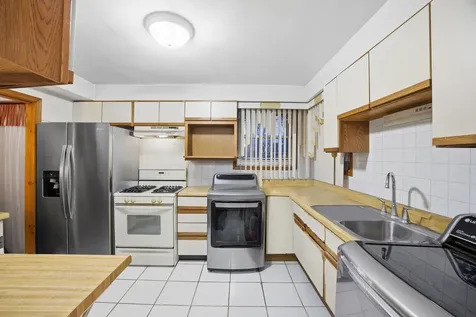 9748 South Van Vlissingen Road Chicago IL 60617