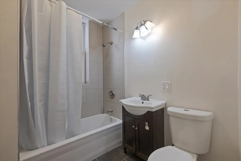 4211 West Gladys Avenue Chicago IL 60624