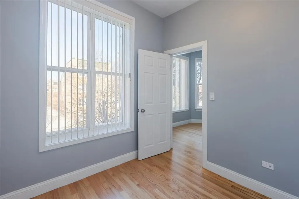 4211 West Gladys Avenue Chicago IL 60624