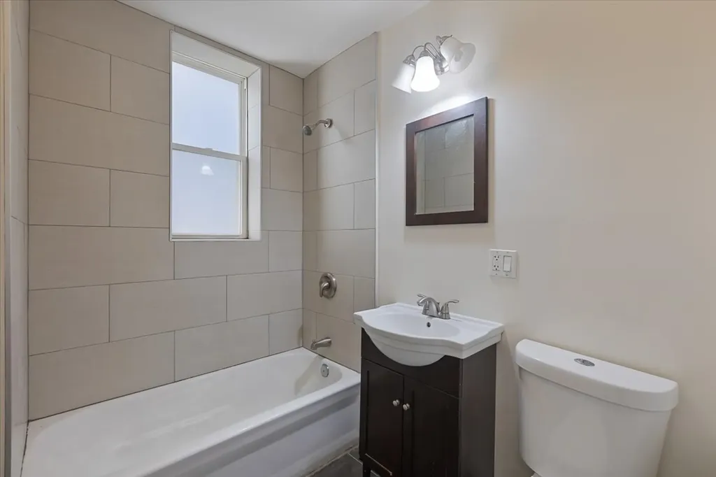 4211 West Gladys Avenue Chicago IL 60624