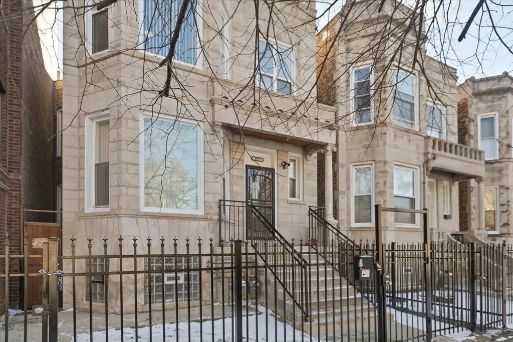 4211 West Gladys Avenue Chicago IL 60624