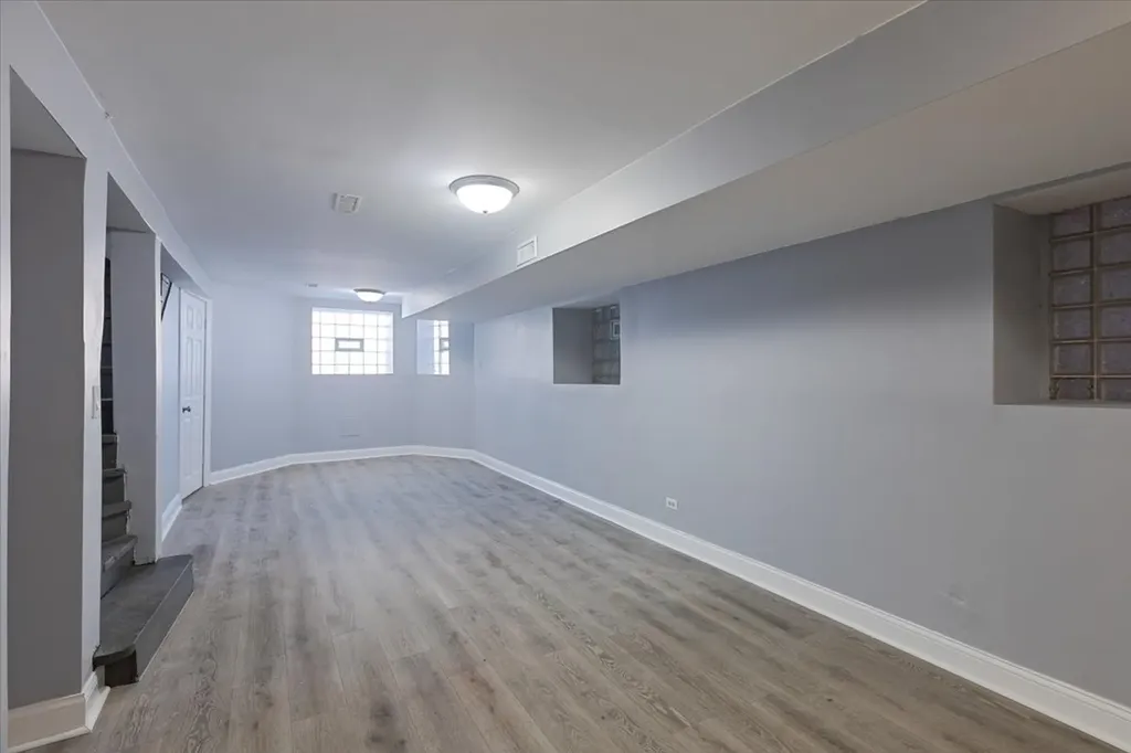 4211 West Gladys Avenue Chicago IL 60624