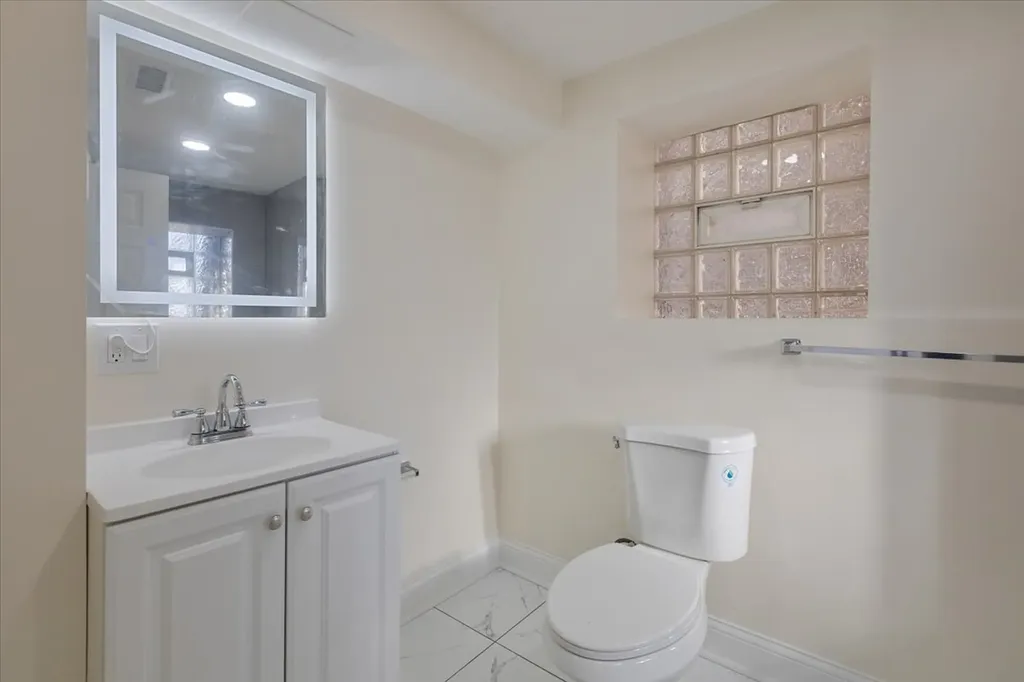 4211 West Gladys Avenue Chicago IL 60624