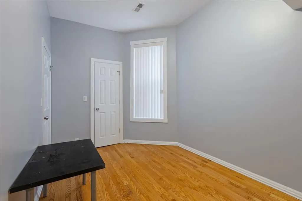 4211 West Gladys Avenue Chicago IL 60624