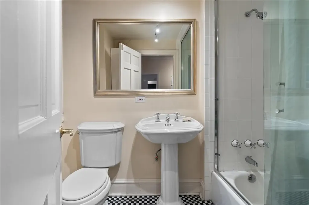 230 East Delaware Place Chicago IL 60611