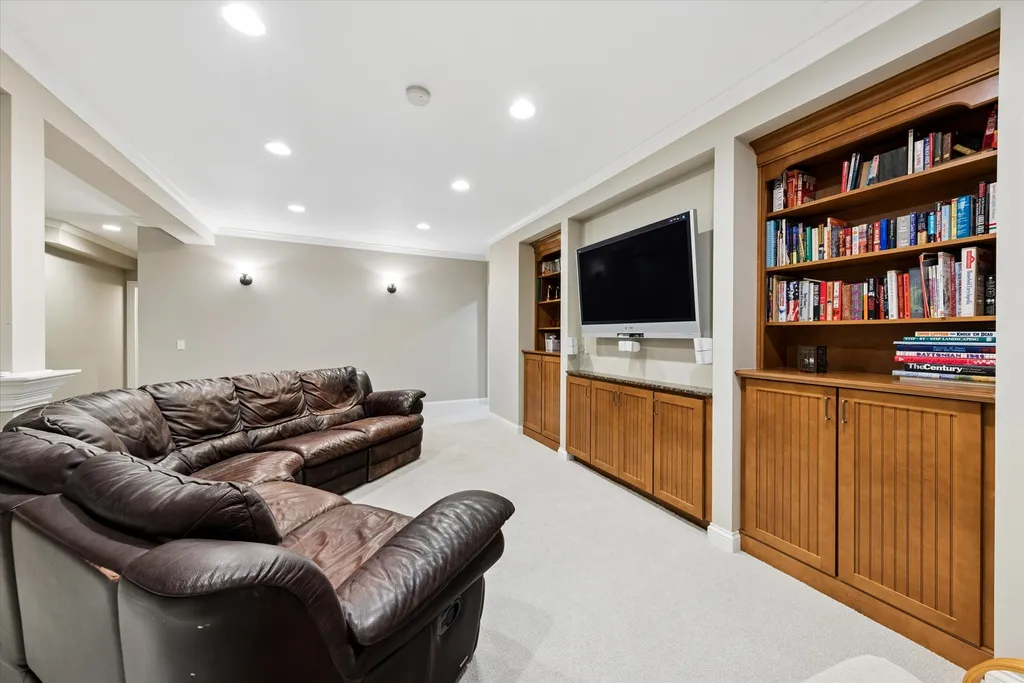 4632 Pershing Avenue Downers Grove IL 60515