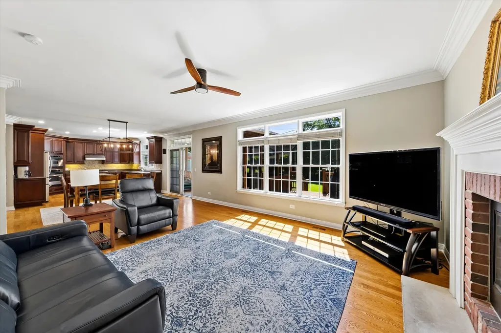 4632 Pershing Avenue Downers Grove IL 60515