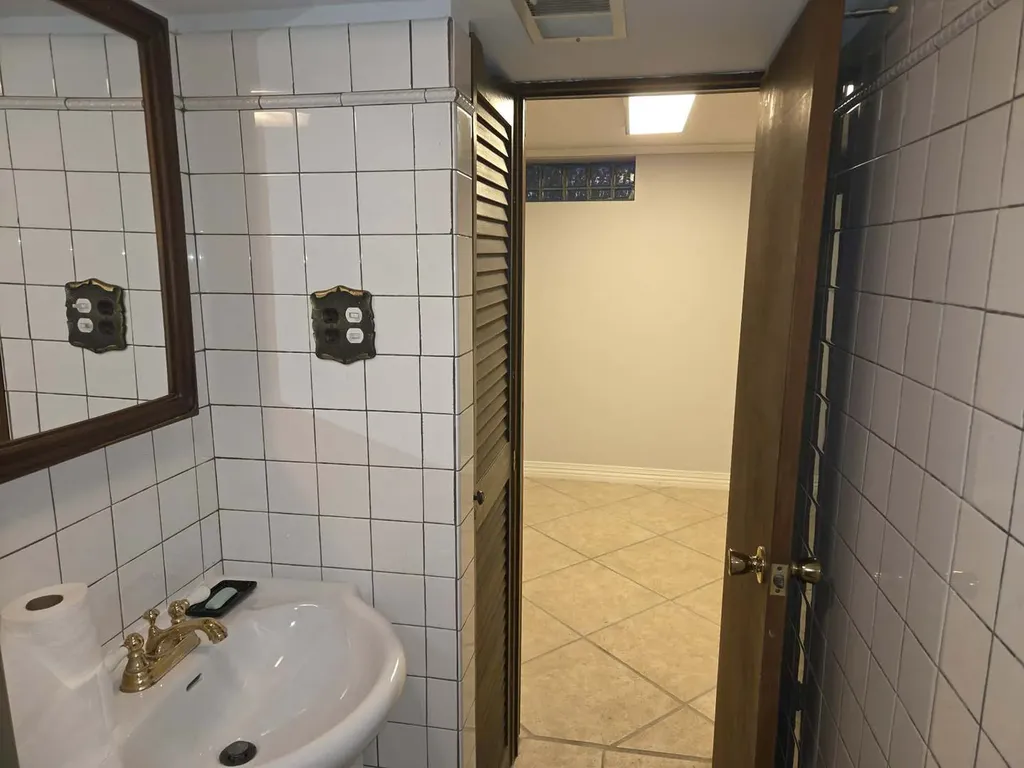 12622 South Marquette Avenue Chicago IL 60633