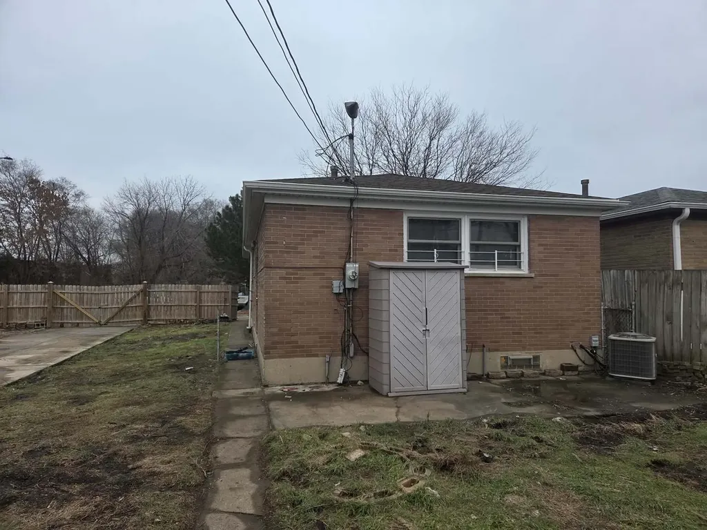 12622 South Marquette Avenue Chicago IL 60633