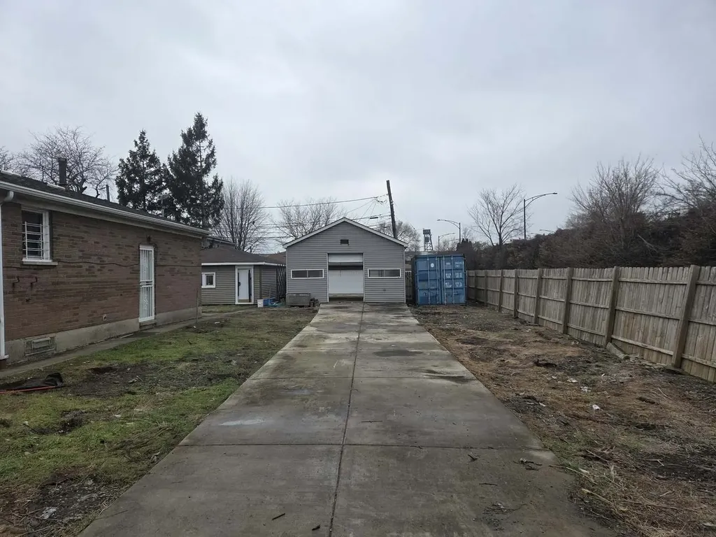 12622 South Marquette Avenue Chicago IL 60633