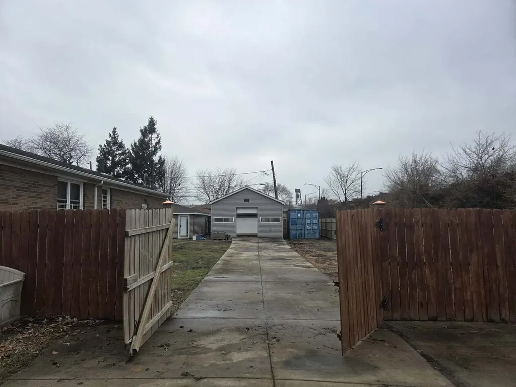 12622 South Marquette Avenue Chicago IL 60633