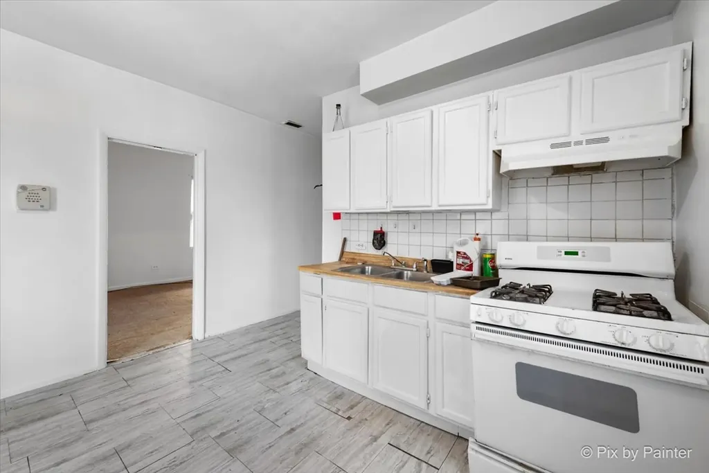 7030 South Artesian Avenue Chicago IL 60629