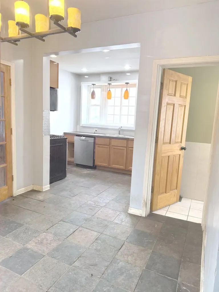 10228 South Prospect Avenue Chicago IL 60643