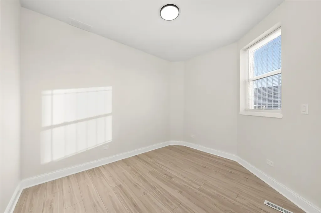 1215 West 59th Street Chicago IL 60636