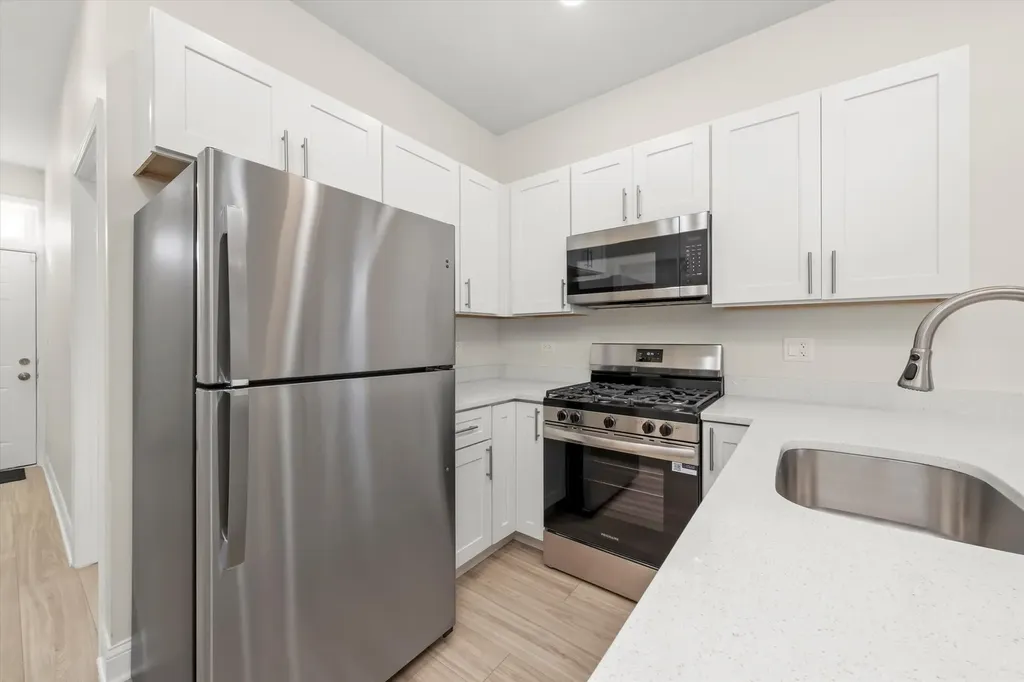 1215 West 59th Street Chicago IL 60636