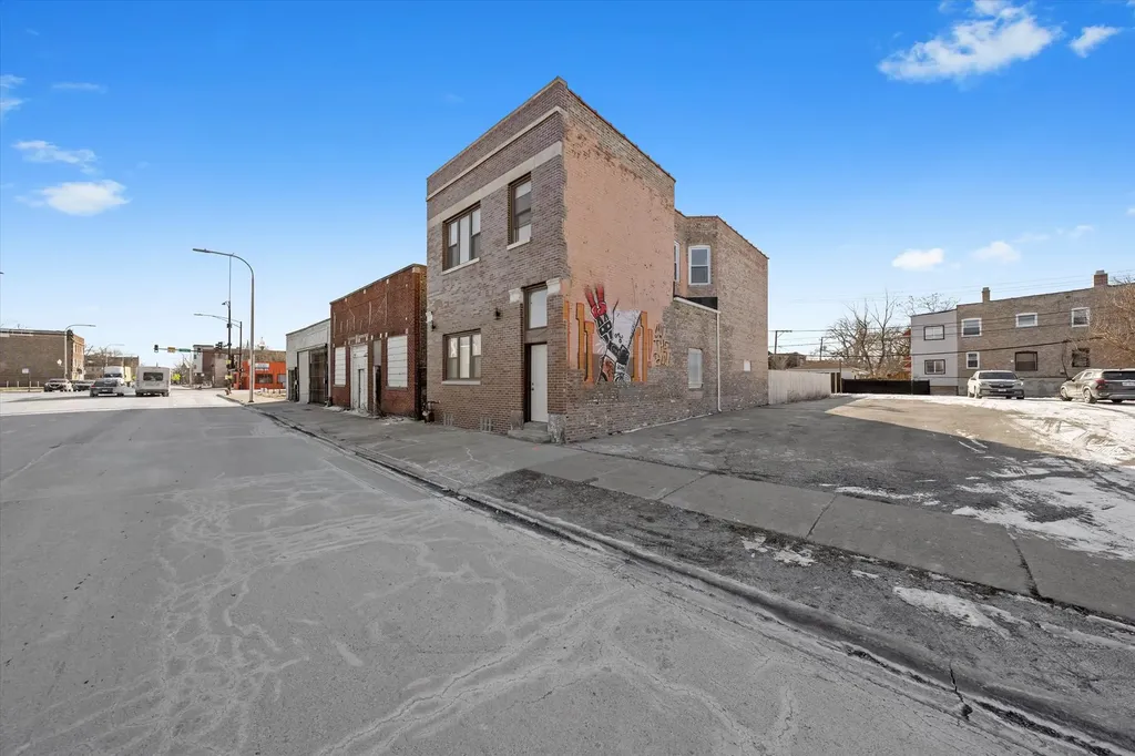1215 West 59th Street Chicago IL 60636