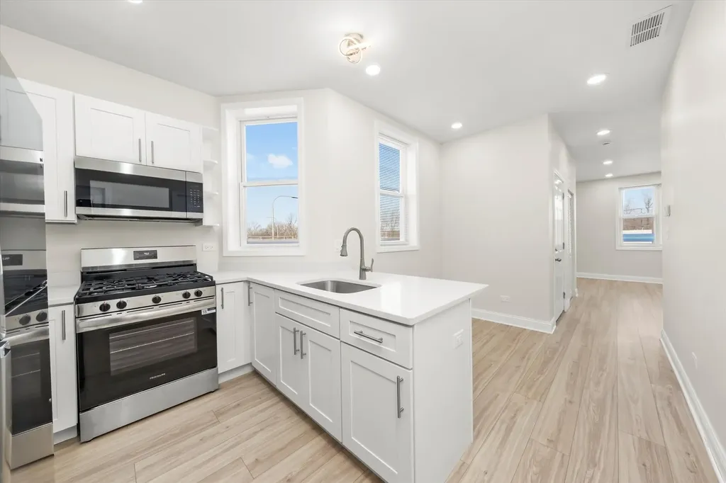 1215 West 59th Street Chicago IL 60636