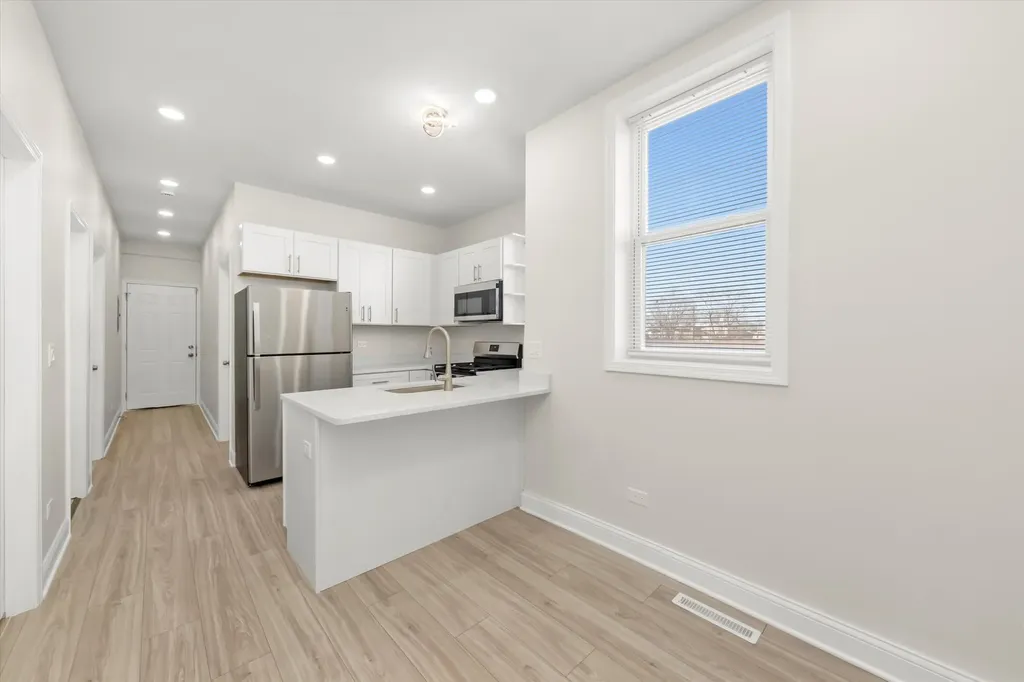 1215 West 59th Street Chicago IL 60636