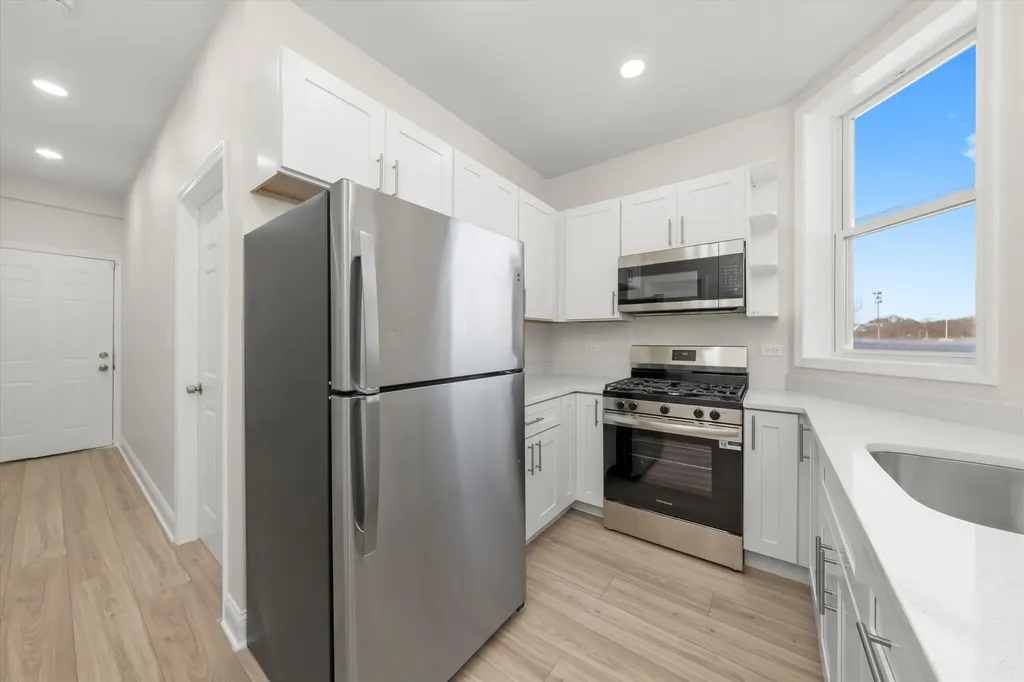 1215 West 59th Street Chicago IL 60636