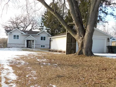 1590 Lake Holiday Drive Lake Holiday IL 60548