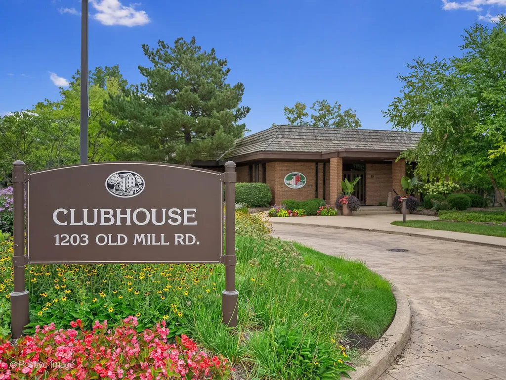 1218 Hawthorne Court Hinsdale IL 60521
