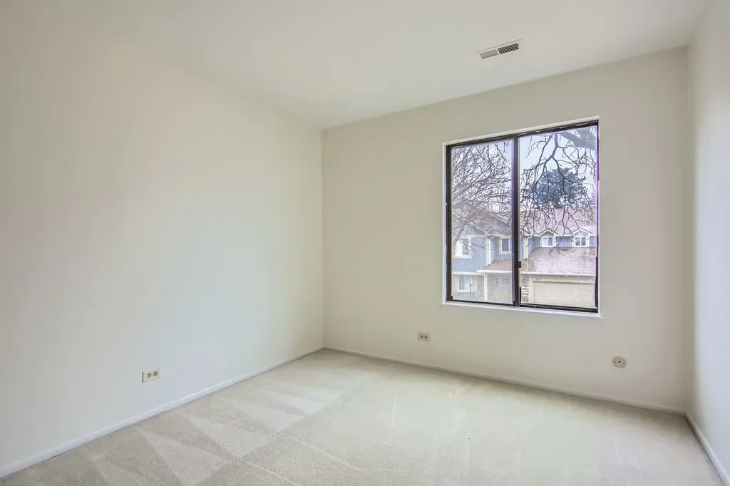 372 Springlake Lane Aurora IL 60504