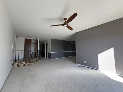 372 Springlake Lane Aurora IL 60504