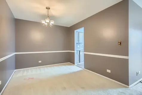 372 Springlake Lane Aurora IL 60504