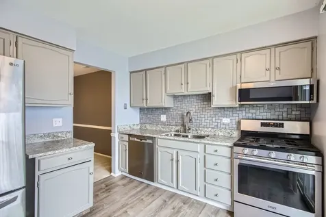 372 Springlake Lane Aurora IL 60504