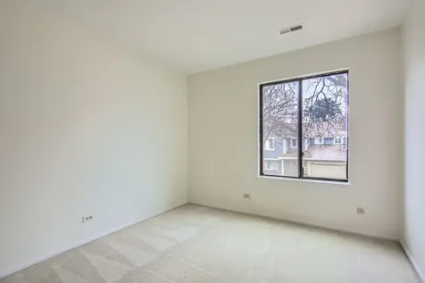372 Springlake Lane Aurora IL 60504