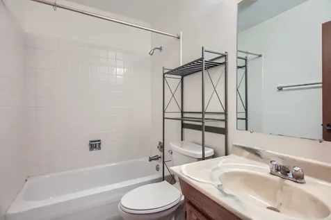 372 Springlake Lane Aurora IL 60504