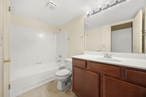 214 Glengarry Drive Bloomingdale IL 60108