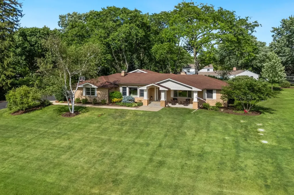 1043 Blackburn Drive Inverness IL 60067