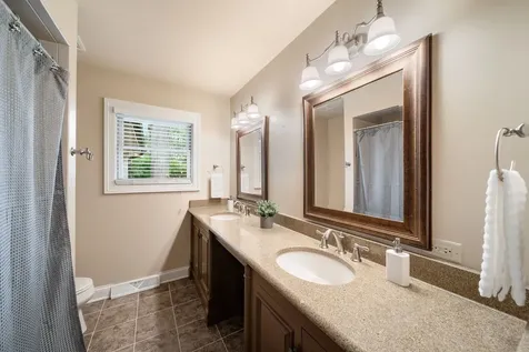 1043 Blackburn Drive Inverness IL 60067