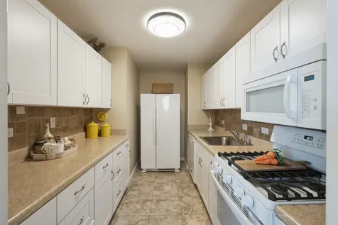 1800 7TH Street East Moline IL 61244