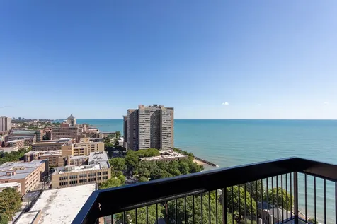 6166 North Sheridan Road Chicago IL 60660