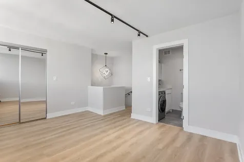 6166 North Sheridan Road Chicago IL 60660