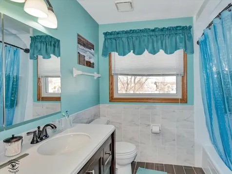 618 Mendota Lane Romeoville IL 60446