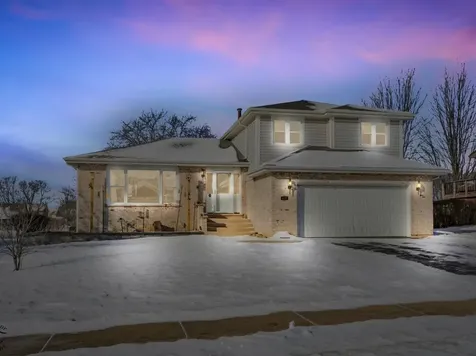 618 Mendota Lane Romeoville IL 60446