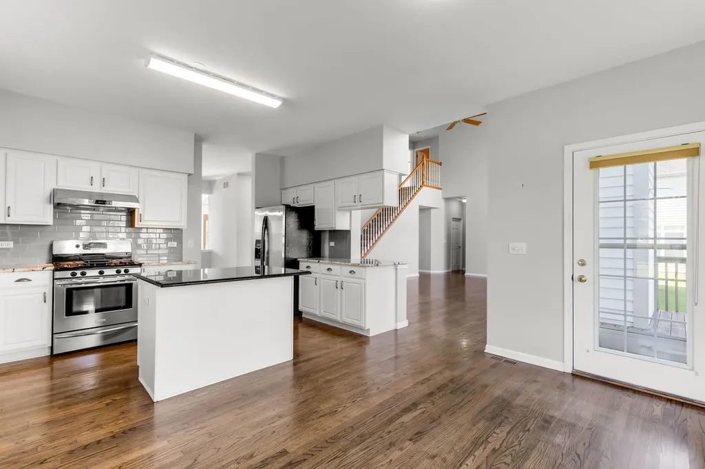 3 Barton Creek Court Lake In The Hills IL 60156